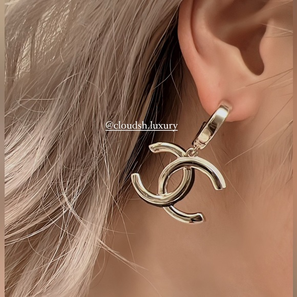 Auth BN Chanel Classic CC Logo Gold Dangle Earrings - Picture 8 of 8